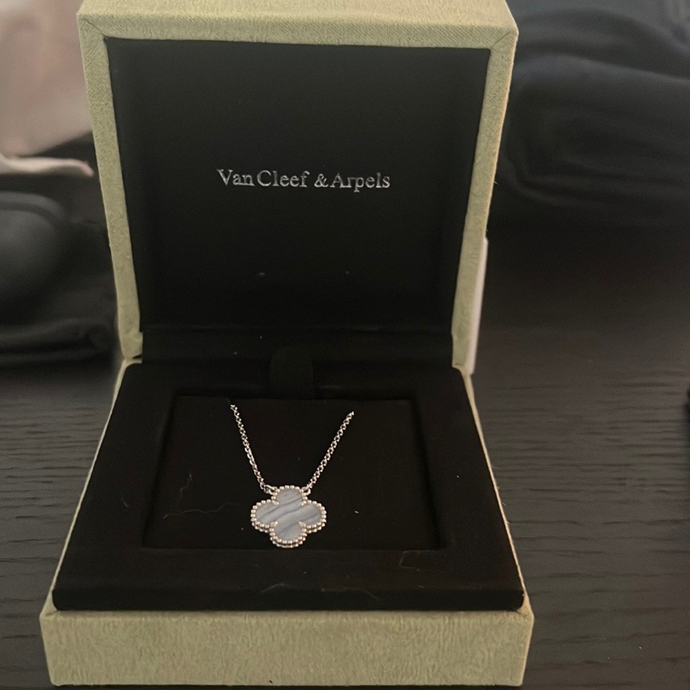 Alhambra VCA necklace with pendant
